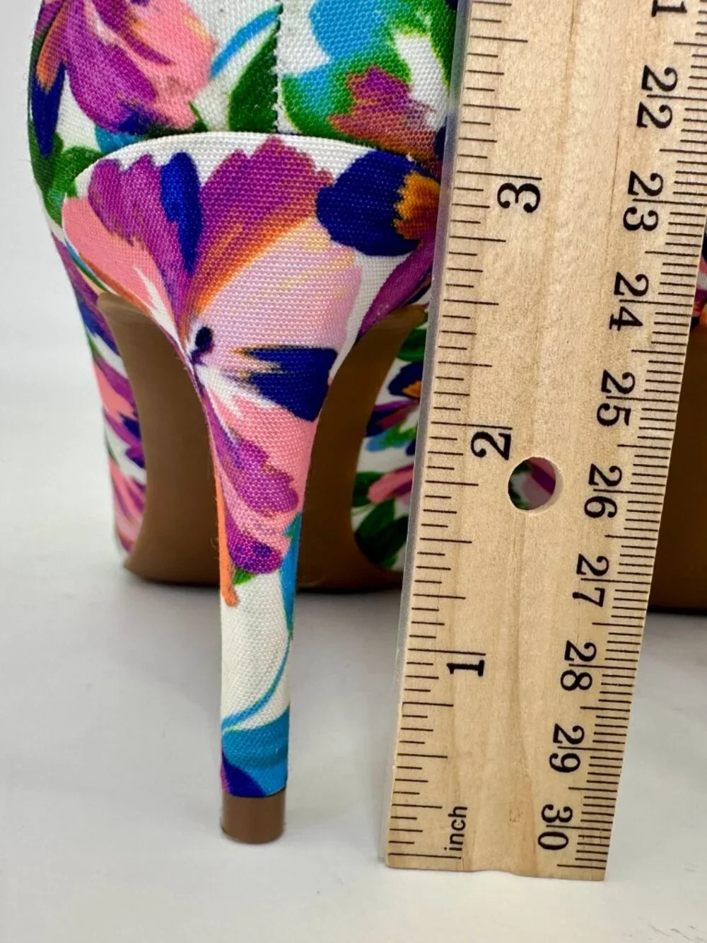 KELLY & KATIE Floral Pointed Toe Pumps Size 7M